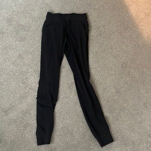 Lululemon black joggers, size 2 hood condition